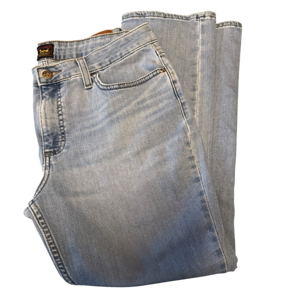 Lee Women’s Light Wash Straight Leg Jeans